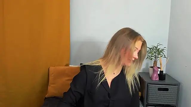 LilyBlondee online show from 22, 3, 2025