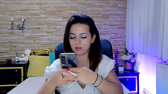 PlayfulElla online show from 17, 2, 2025