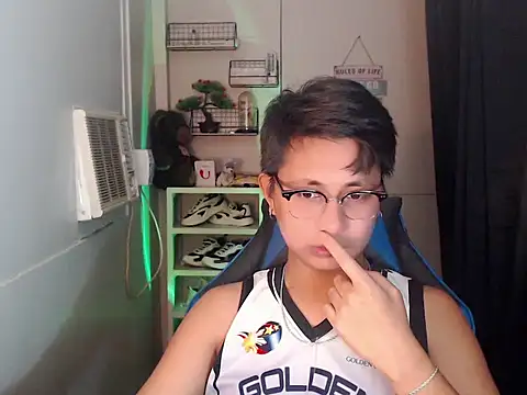 khael moreno online show from 2, 12, 2025