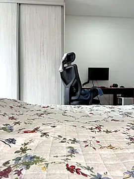 tsuki chan on online show from 31, 10, 2025