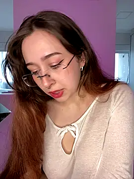 tsuki chan on online show from 7, 10, 2025