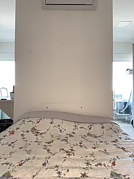 tsuki chan on online show from 11, 11, 2025