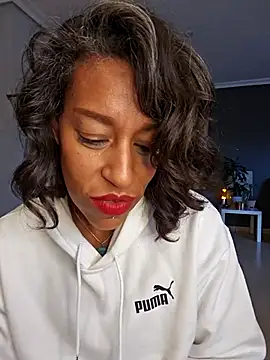 Goldenlace online show from 4, 12, 2025