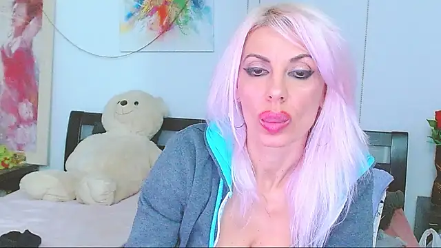 HoneyLara online show from 3, 12, 2025