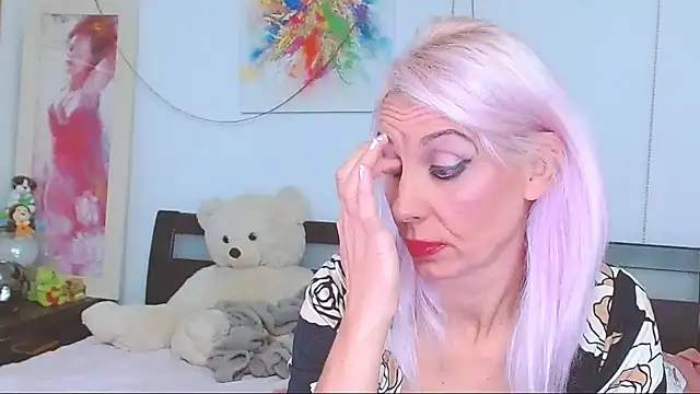 HoneyLara online show from 2, 10, 2025