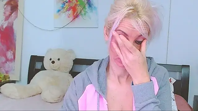 HoneyLara online show from 19, 11, 2025