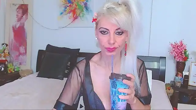 Snapshot of HoneyLara chatting on 19, 6, 2026 HoneyLara online show from 19, 6, 2026