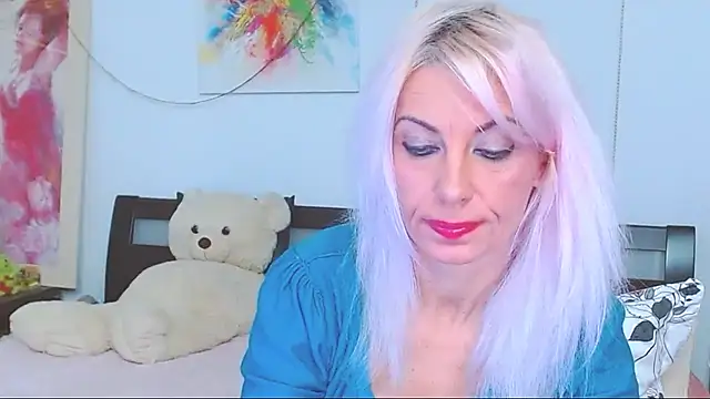 HoneyLara online show from 29, 10, 2025