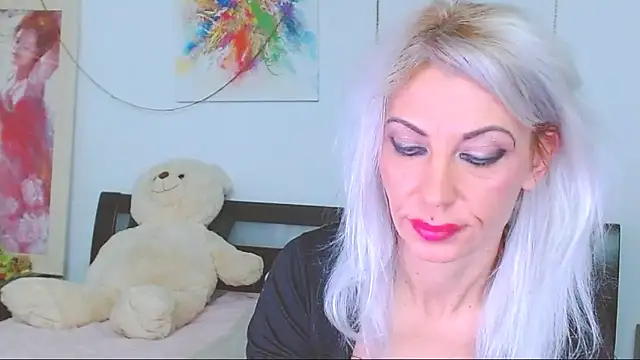 HoneyLara online show from 5, 2, 2026