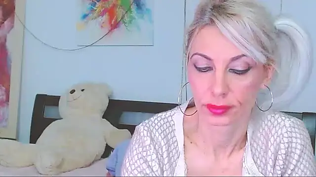 HoneyLara online show from 10, 1, 2026