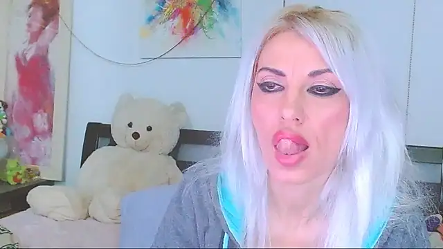 HoneyLara online show from 6, 3, 2026