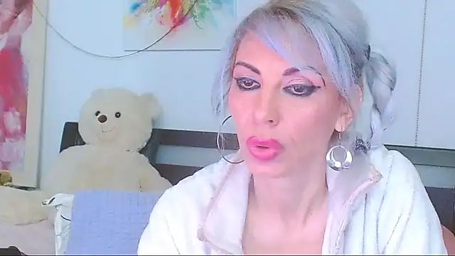 HoneyLara online show from 11, 3, 2026