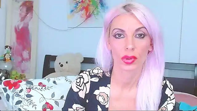 HoneyLara online show from 9, 10, 2025