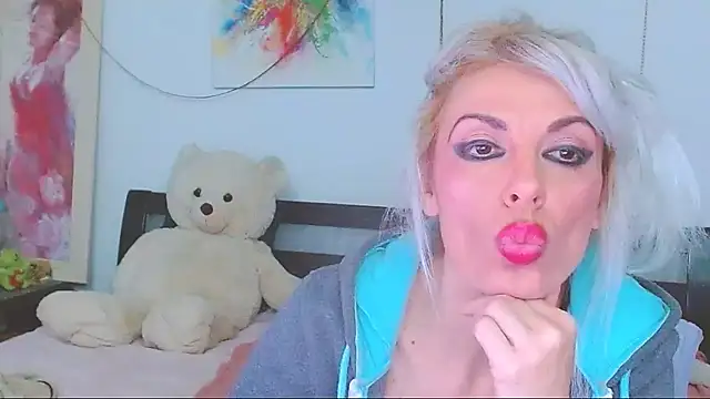 HoneyLara online show from 5, 3, 2026