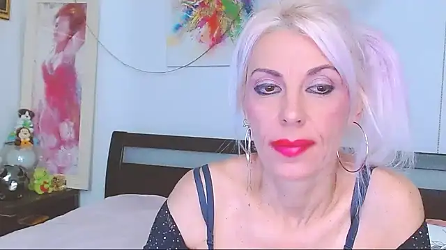 HoneyLara online show from 26, 9, 2025