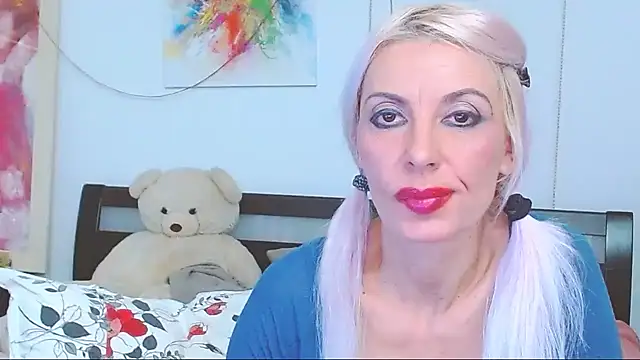 HoneyLara online show from 6, 10, 2025