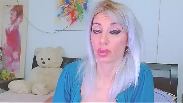 HoneyLara online show from 24, 3, 2026