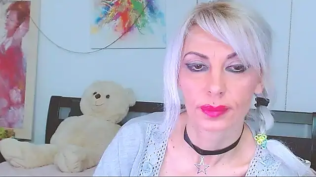 HoneyLara online show from 7, 2, 2026