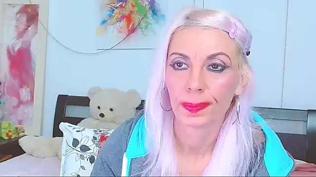 HoneyLara online show from 4, 10, 2025