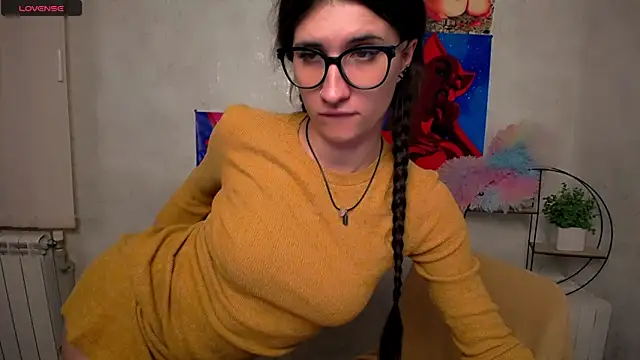 Snapshot of MaryEm976 chatting on 12, 11, 2025 MaryEm976 online show from 12, 11, 2025