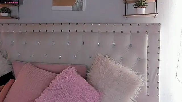 Atenea Klett  online show from 26, 9, 2025