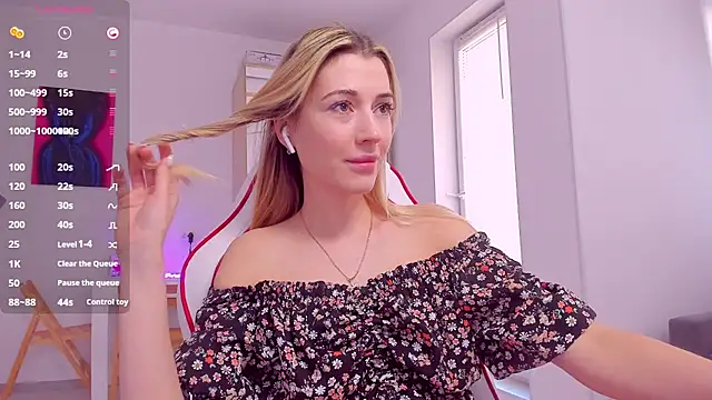 HotCarolineXO online show from 9, 3, 2025