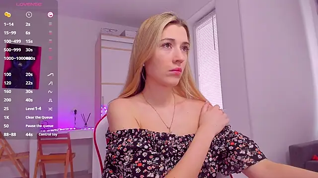 HotCarolineXO online show from 28, 2, 2025