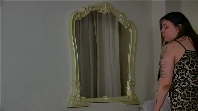 LillianKim online show from 22, 9, 2025