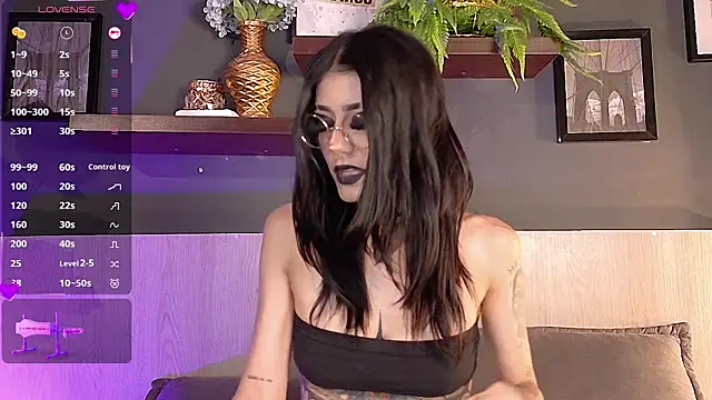 Mackenzie Moore online show from 25, 10, 2025