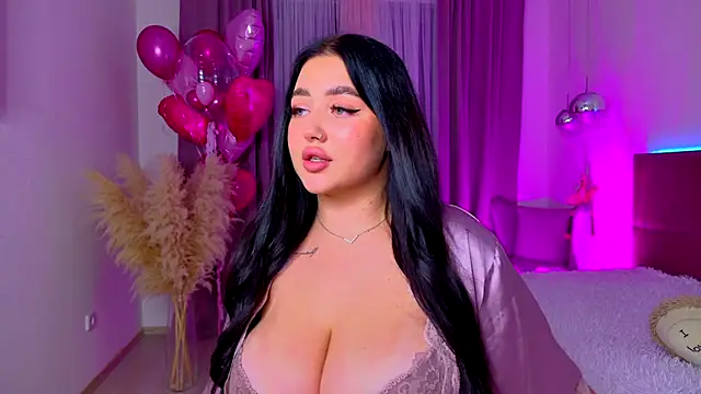 KylieLips online show from 5, 12, 2024