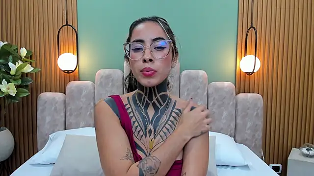 NicoleBlum online show from 11, 3, 2025