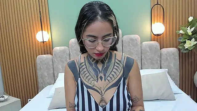 NicoleBlum online show from 10, 3, 2025