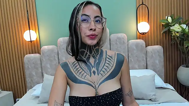 NicoleBlum online show from 15, 3, 2025