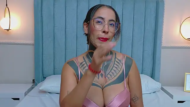 NicoleBlum online show from 25, 5, 2026