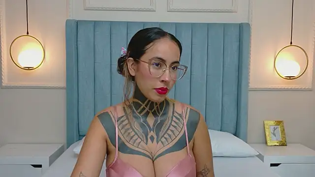 NicoleBlum online show from 15, 4, 2026