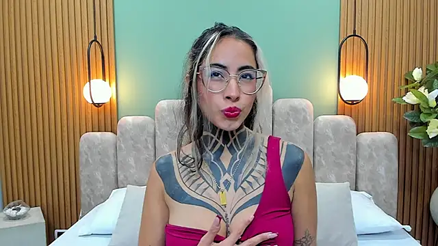 NicoleBlum online show from 11, 3, 2025