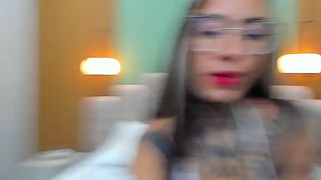 NicoleBlum online show from 13, 2, 2025