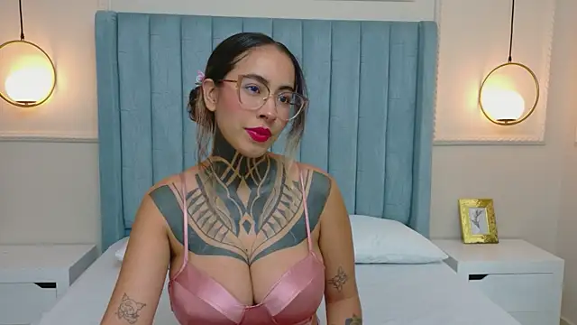 NicoleBlum online show from 15, 4, 2026