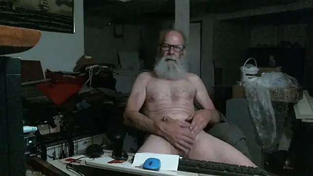 Snapshot of farmboy4yu chatting on 21, 7, 2026 farmboy4yu online show from 21, 7, 2026