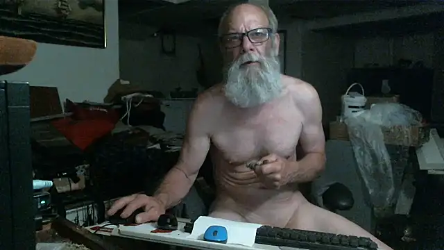 Snapshot of farmboy4yu chatting on 18, 7, 2026 farmboy4yu online show from 18, 7, 2026
