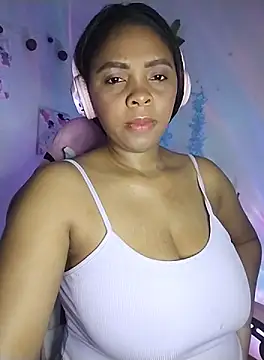 Snapshot of collegechica chatting on 2, 10, 2025 collegechica online show from 2, 10, 2025