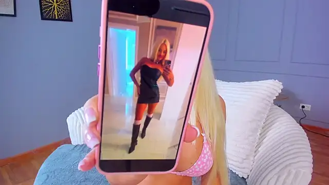 Snapshot of Awww_Ella chatting on 17, 11, 2025 Awww Ella online show from 17, 11, 2025