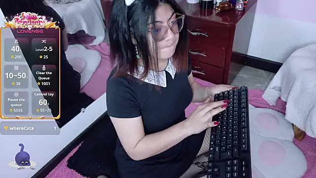 Catwhite  online show from 9, 2, 2026