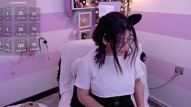 Catwhite  online show from 14, 4, 2026