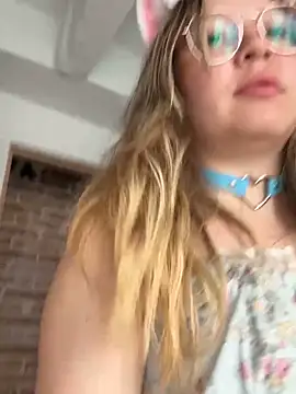 Darling XXX online show from 16, 4, 2026