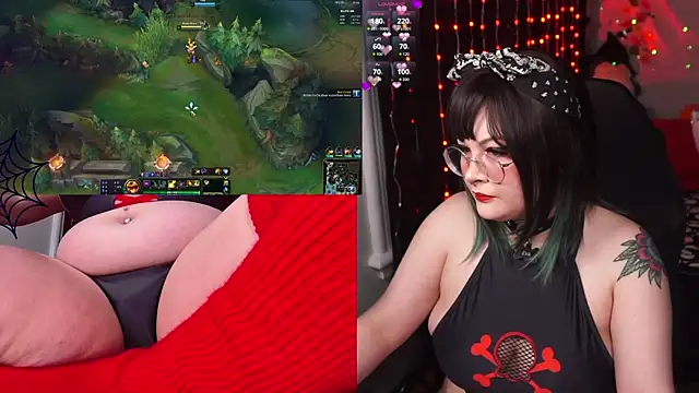 Snapshot of evamila chatting on 2, 11, 2025 evamila online show from 2, 11, 2025