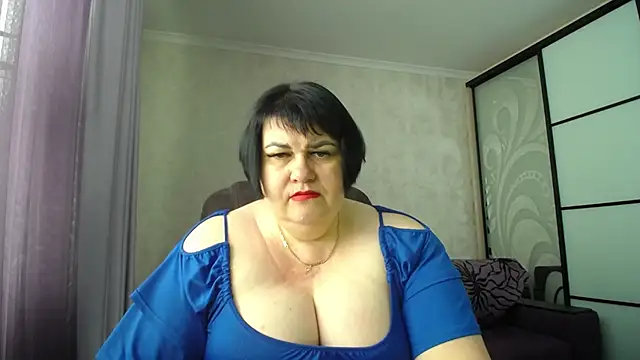 Snapshot of JuicyLady_Di chatting on 6, 6, 2026 JuicyLady Di online show from 6, 6, 2026