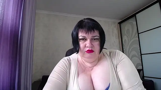 JuicyLady Di online show from 5, 10, 2025