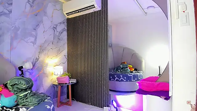 Katemoss70 online show from 5, 10, 2025