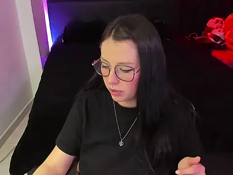 lia minami online show from 11, 4, 2026